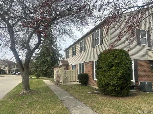 15913 N Franklin Drive, Clinton Township, MI 48038