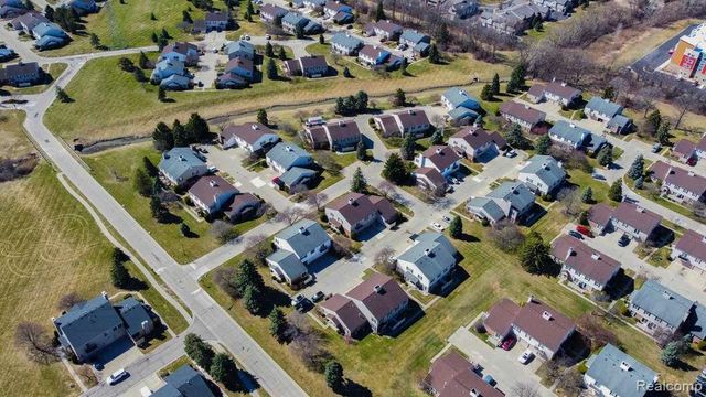 15913 N Franklin Drive, Clinton Township, MI 48038