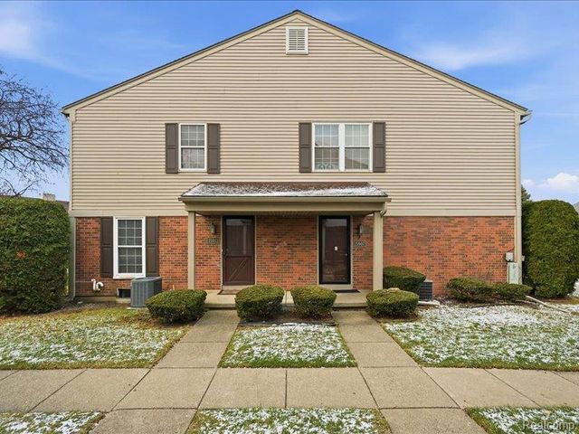 15913 N Franklin Drive, Clinton Township, MI 48038