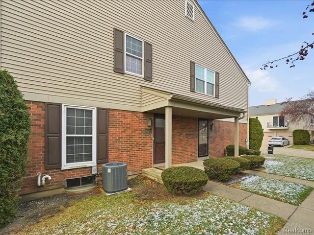 15913 N Franklin Drive, Clinton Township, MI 48038