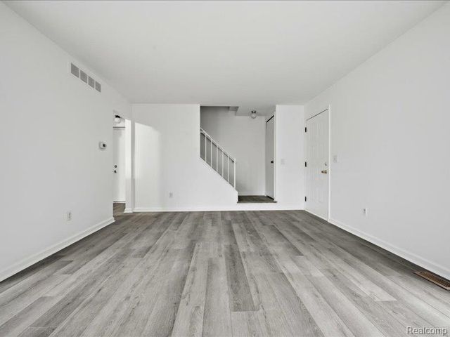 15913 N Franklin Drive, Clinton Township, MI 48038