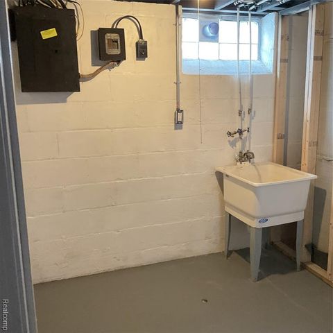 16744 Fenmore Street, Detroit, MI 48235