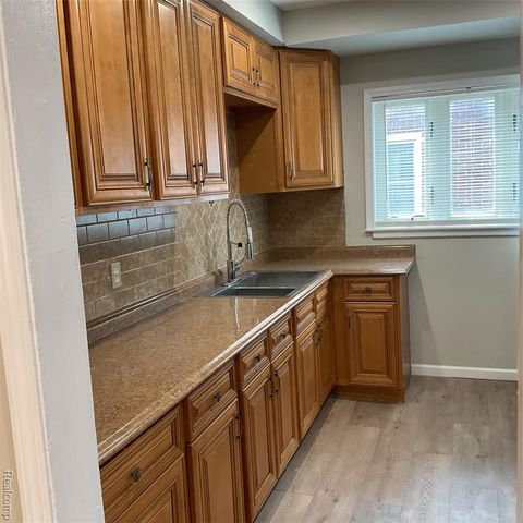 16744 Fenmore Street, Detroit, MI 48235