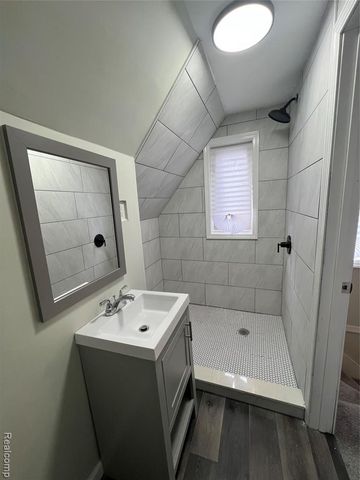 16744 Fenmore Street, Detroit, MI 48235