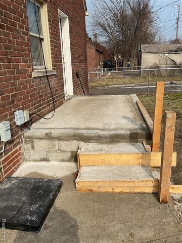 16744 Fenmore Street, Detroit, MI 48235