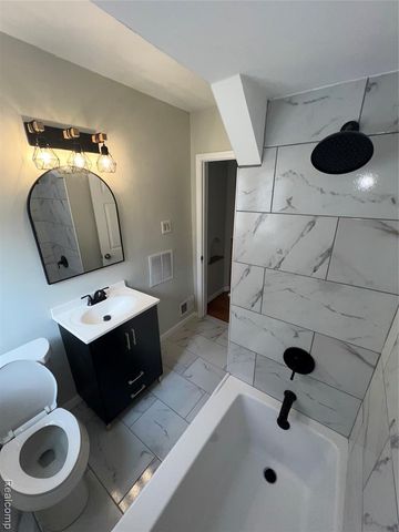 16744 Fenmore Street, Detroit, MI 48235