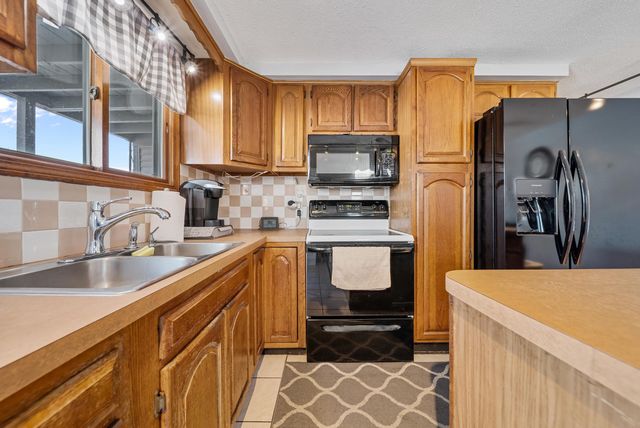 12 Melendy Road, Hudson, NH 03051