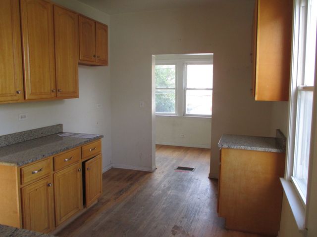 1324 Clinton Avenue, Berwyn, IL 60402