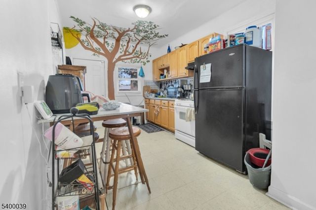 111 Murray St, Elizabeth City, NJ 07202