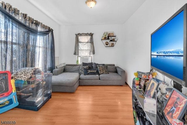 111 Murray St, Elizabeth City, NJ 07202