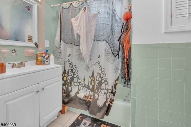 111 Murray St, Elizabeth City, NJ 07202