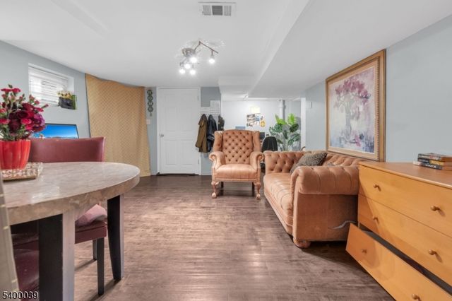 111 Murray St, Elizabeth City, NJ 07202