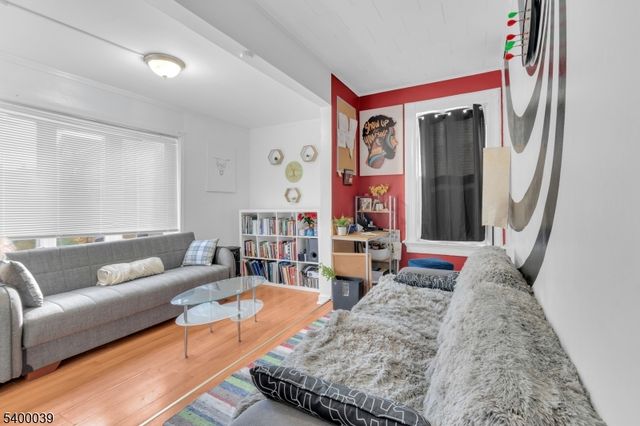 111 Murray St, Elizabeth City, NJ 07202