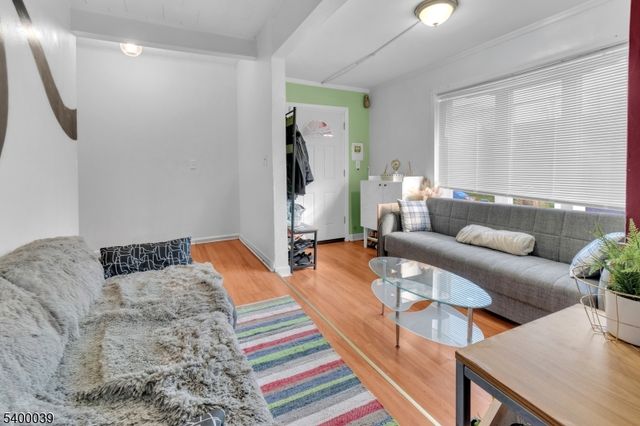 111 Murray St, Elizabeth City, NJ 07202