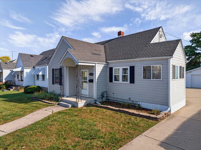 7533 28th AVENUE, Kenosha, WI 53143