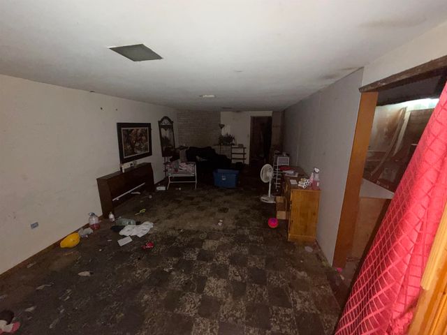 2201 S Broadview St, Wichita, KS 67218