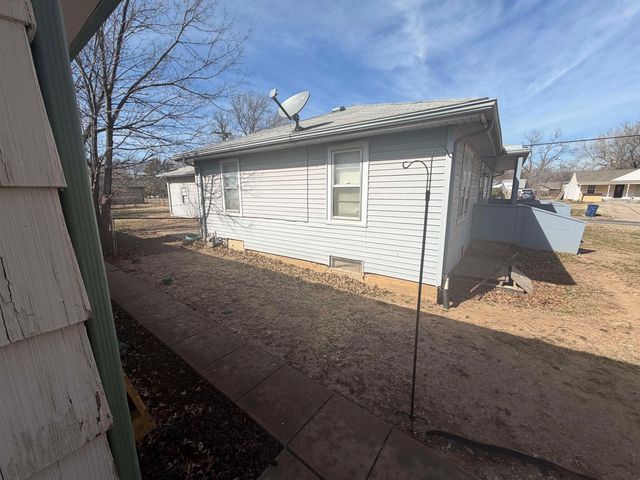 2201 S Broadview St, Wichita, KS 67218