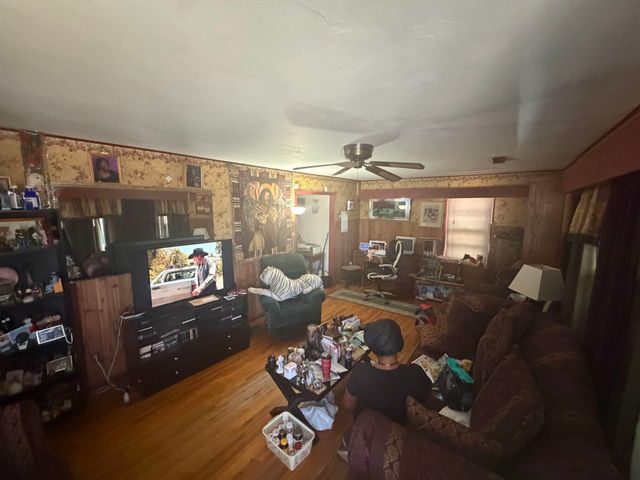 2201 S Broadview St, Wichita, KS 67218