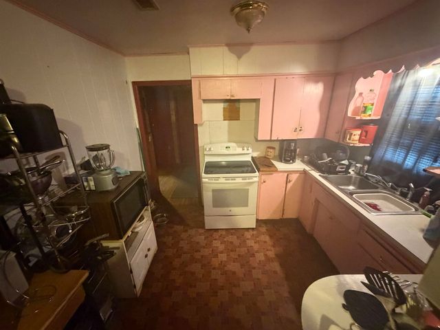 2201 S Broadview St, Wichita, KS 67218