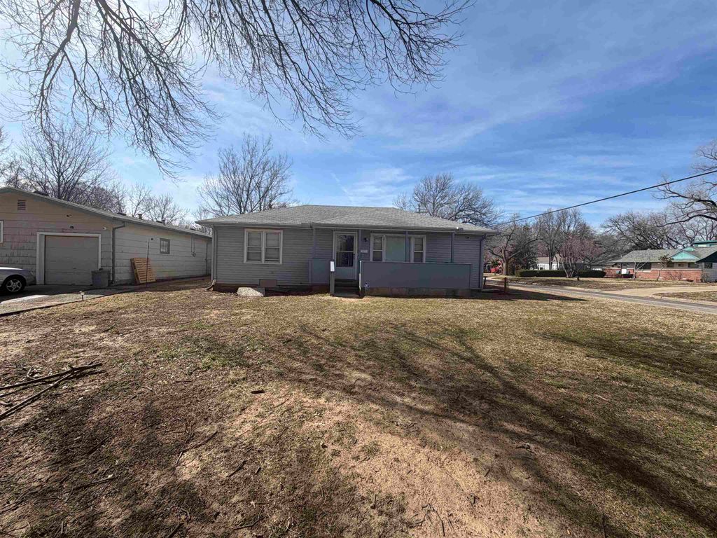 2201 S Broadview St, Wichita, KS 67218
