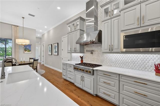 8709 Cavano ST, Naples, FL 34119
