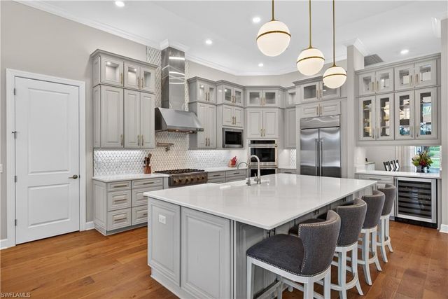 8709 Cavano ST, Naples, FL 34119