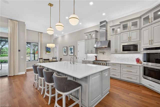 8709 Cavano ST, Naples, FL 34119