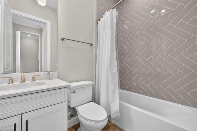 8709 Cavano ST, Naples, FL 34119
