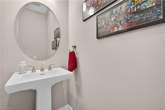 8709 Cavano ST, Naples, FL 34119