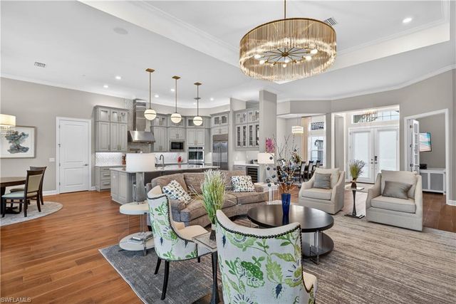 8709 Cavano ST, Naples, FL 34119