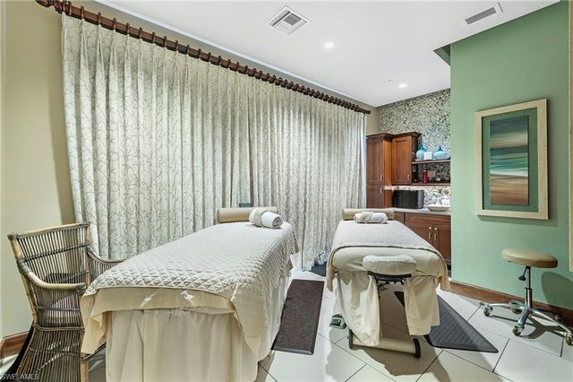 8709 Cavano ST, Naples, FL 34119