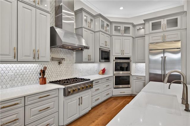 8709 Cavano ST, Naples, FL 34119