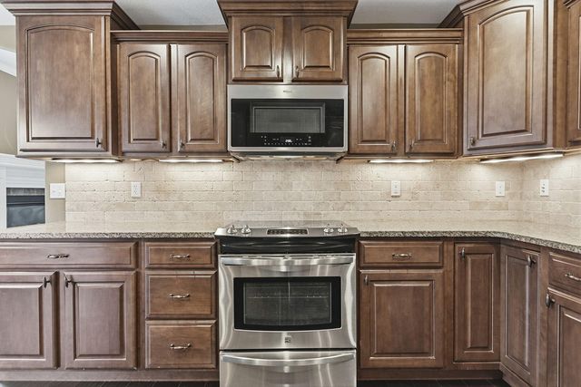 5008 BROOKTHORN CT, Columbia, MO 65203