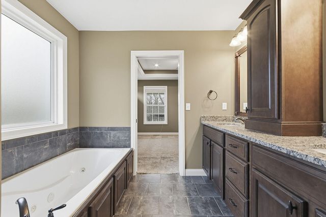 5008 BROOKTHORN CT, Columbia, MO 65203