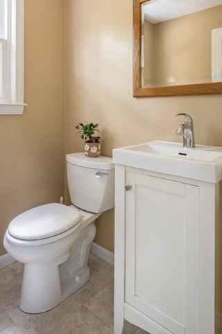 8 Spruce Rd, Medway, MA 02053
