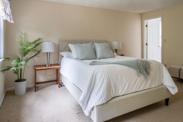 8 Spruce Rd, Medway, MA 02053