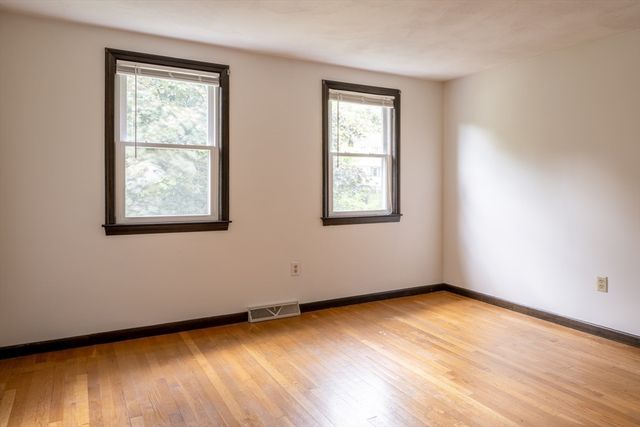 8 Spruce Rd, Medway, MA 02053