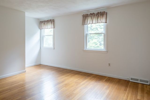 8 Spruce Rd, Medway, MA 02053