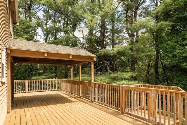 8 Spruce Rd, Medway, MA 02053