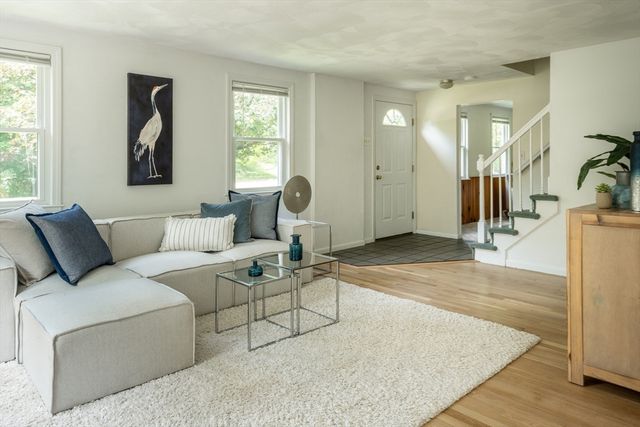 8 Spruce Rd, Medway, MA 02053