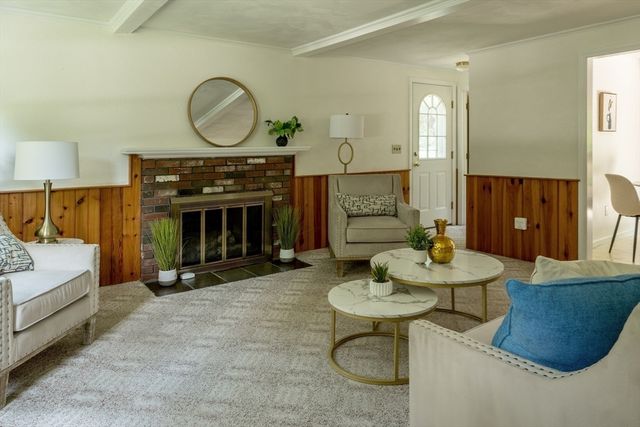 8 Spruce Rd, Medway, MA 02053
