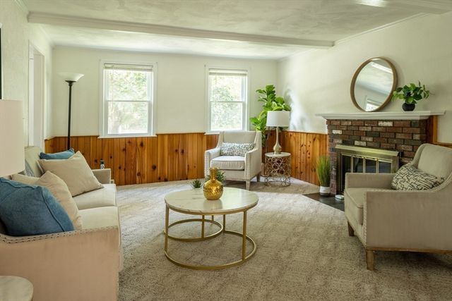 8 Spruce Rd, Medway, MA 02053