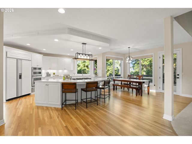 19700 WILDWOOD Dr, West Linn, OR 97068