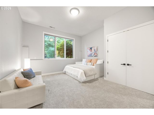 19700 WILDWOOD Dr, West Linn, OR 97068
