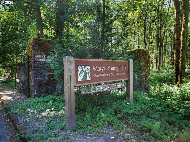 19700 WILDWOOD Dr, West Linn, OR 97068