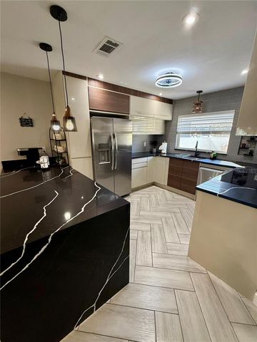 10021 N 53RD STREET, Tampa, FL 33617