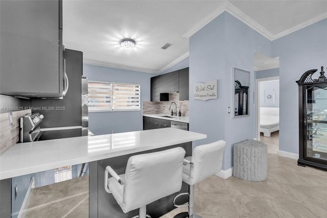 7870 W 29th Way 201, Hialeah, FL 33018