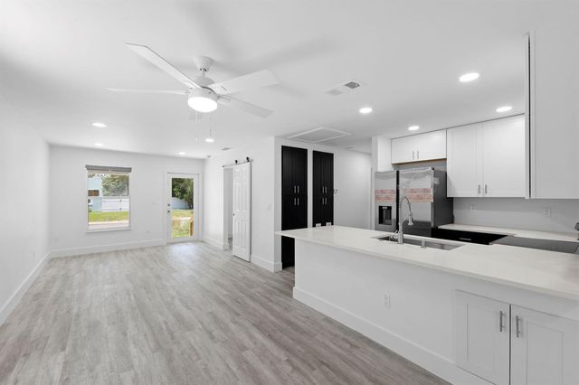 720 Mcintosh Street, West Palm Beach, FL 33405