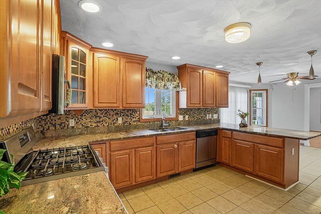 37 Mohave Rd, Worcester, MA 01606