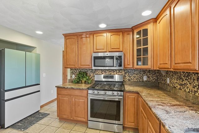 37 Mohave Rd, Worcester, MA 01606